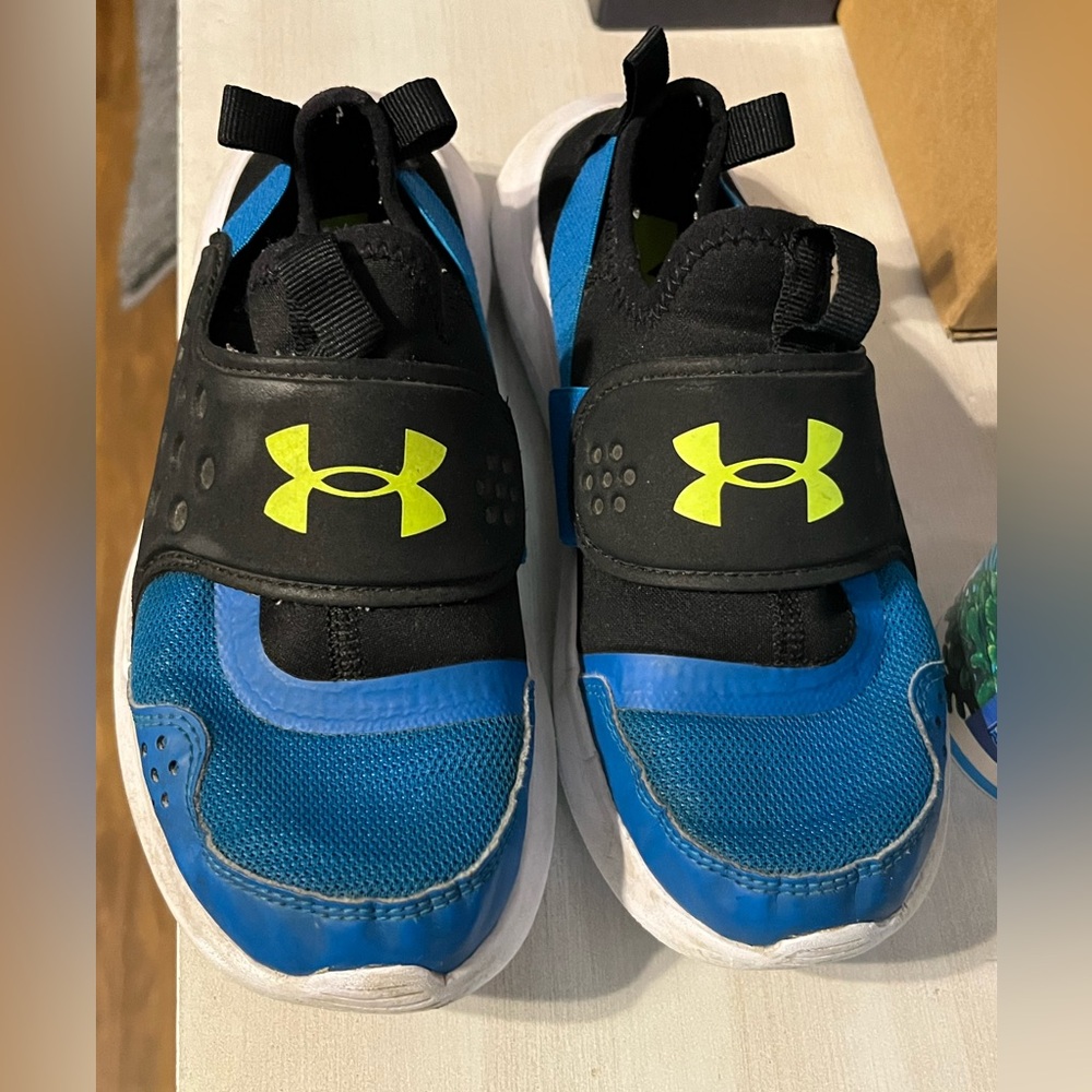 Under Armour shoes no shoelaces